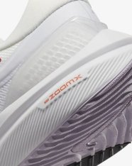 Кросівки бігові жіночі Nike Air Zoom Vomero 16 DA7698-102