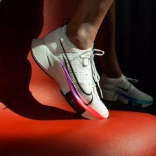 Кросівки бігові жіночі Nike Air Zoom Tempo NEXT% CI9924-100