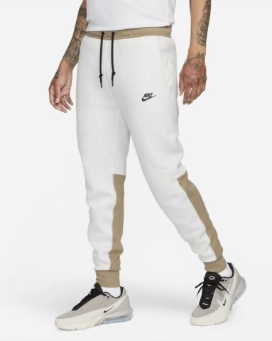 Спортивные штаны Nike Sportswear Tech Fleece FB8002-121