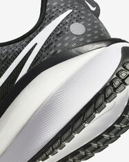 Кросівки бігові Nike Vomero 17 FB1309-004