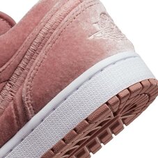 Кеды женсккие Nike Air Jordan 1 Low Se Pink DQ8396-600