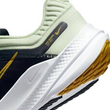 Кросівки бігові Nike Quest 5 DD0204-301