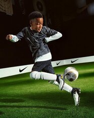 Бутсы детские Nike JR Phantom Luna II Academy F/MG FJ2603-100