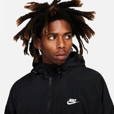 Вітровка Nike Windrunner FB8618-010