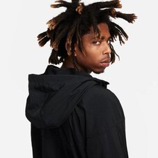 Вітровка Nike Windrunner FB8618-010