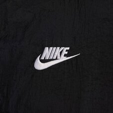 Вітровка Nike Sportswear HF7820-010