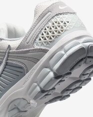 Кросівки жіночі Nike Zoom Vomero 5 HQ0458-001