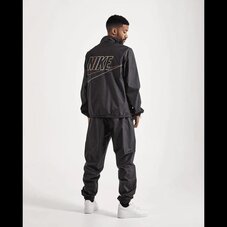 Вітровка Nike Club Woven DX0672-010