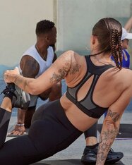 Топ Nike Swoosh High Support DX6815-010