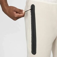 Спортивні штани Nike Tech Fleece FB8002-104