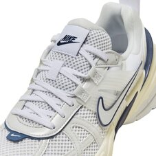 Кроссовки женские Nike V2K Run FD0736-102