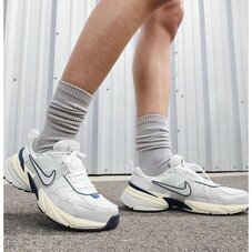 Кроссовки женские Nike V2K Run FD0736-102