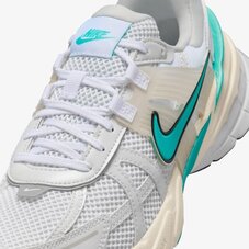 Кроссовки женские Nike V2K Run FD0736-105