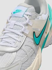 Кроссовки женские Nike V2K Run FD0736-105