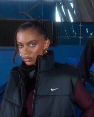 Жилетка женская Nike Sportswear Classic Puffer FZ5922-010