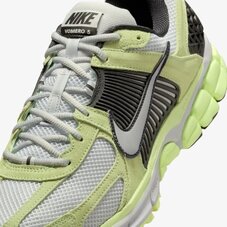 Кросівки Nike Zoom Vomero 5 HF1553-700