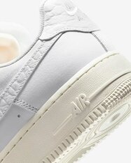 Кроссовки женские Nike Air Force 1 Low Premium DN5463-100