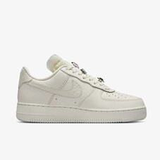 Кроссовки женские Nike Air Force 1 Low Premium DN5463-001