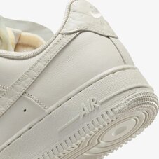 Кроссовки женские Nike Air Force 1 Low Premium DN5463-001