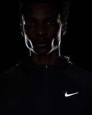 Ветровка Nike Stride HV4548-010