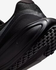 Кросівки бігові Nike Revolution 8 HJ9198-002