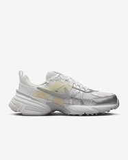 Кроссовки женские Nike V2K Run FD0736-104