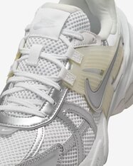 Кроссовки женские Nike V2K Run FD0736-104