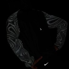 Вітровка жіноча Nike Tempo Flash HV2985-010