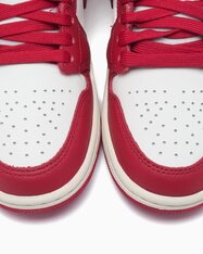 Кросівки жіночі Air Jordan 1 Mid SE HJ9337-106