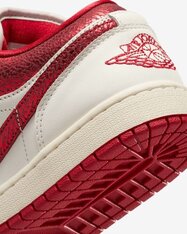 Кросівки жіночі Air Jordan 1 Low SE HJ9338-106
