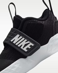 Кросівки дитячі Nike Team Hustle D 12 HF6281-002