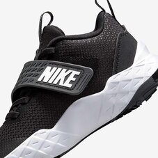 Кросівки дитячі Nike Team Hustle D 12 HF6280-002