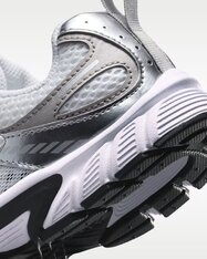 Кросівки Nike V5 RNR HQ6412-100