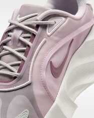 Кроссовки женские Nike Aura Edge HQ7025-001