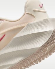 Кросівки жіночі Nike Aura Edge HQ7025-100