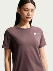 Футболка жіноча Nike Sportswear Club Essentials DX7902-502